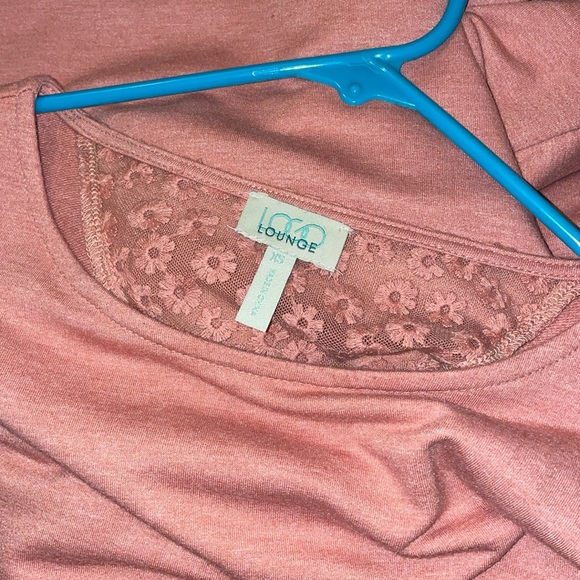 Lace-Trimmed Peach Top by LOGO - Picture 2 of 3